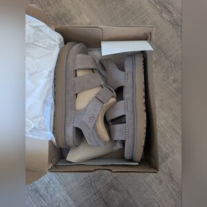 UGG Women's Goldenstar Strappy Slingback Sport Sandals Size 9 NEW